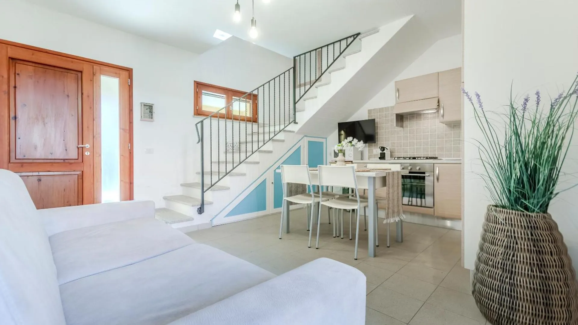 Villa Emerald Private Compound Swimming Pool 산타나아레시